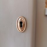 Asymmetrical cabinet compass feet