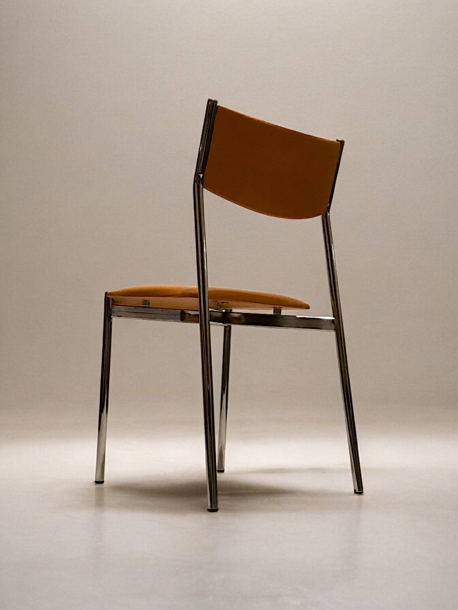 4 chaises tubulaires chromées, France-Italie vers 1970
