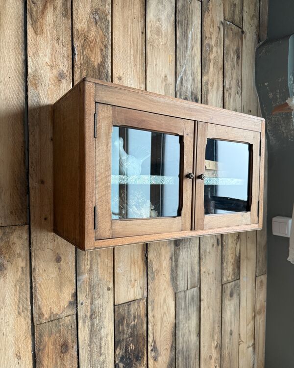 Petite vitrine murale ancienne en noyer