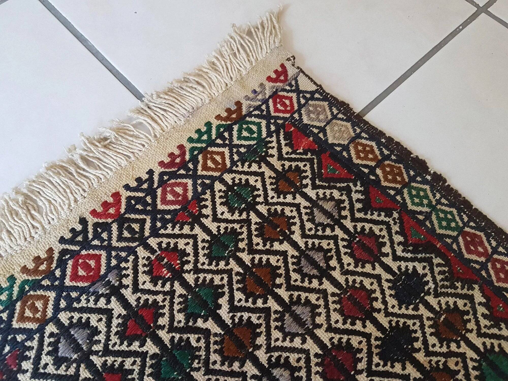 Vintage Turkish kilim handwoven 51x81 cm