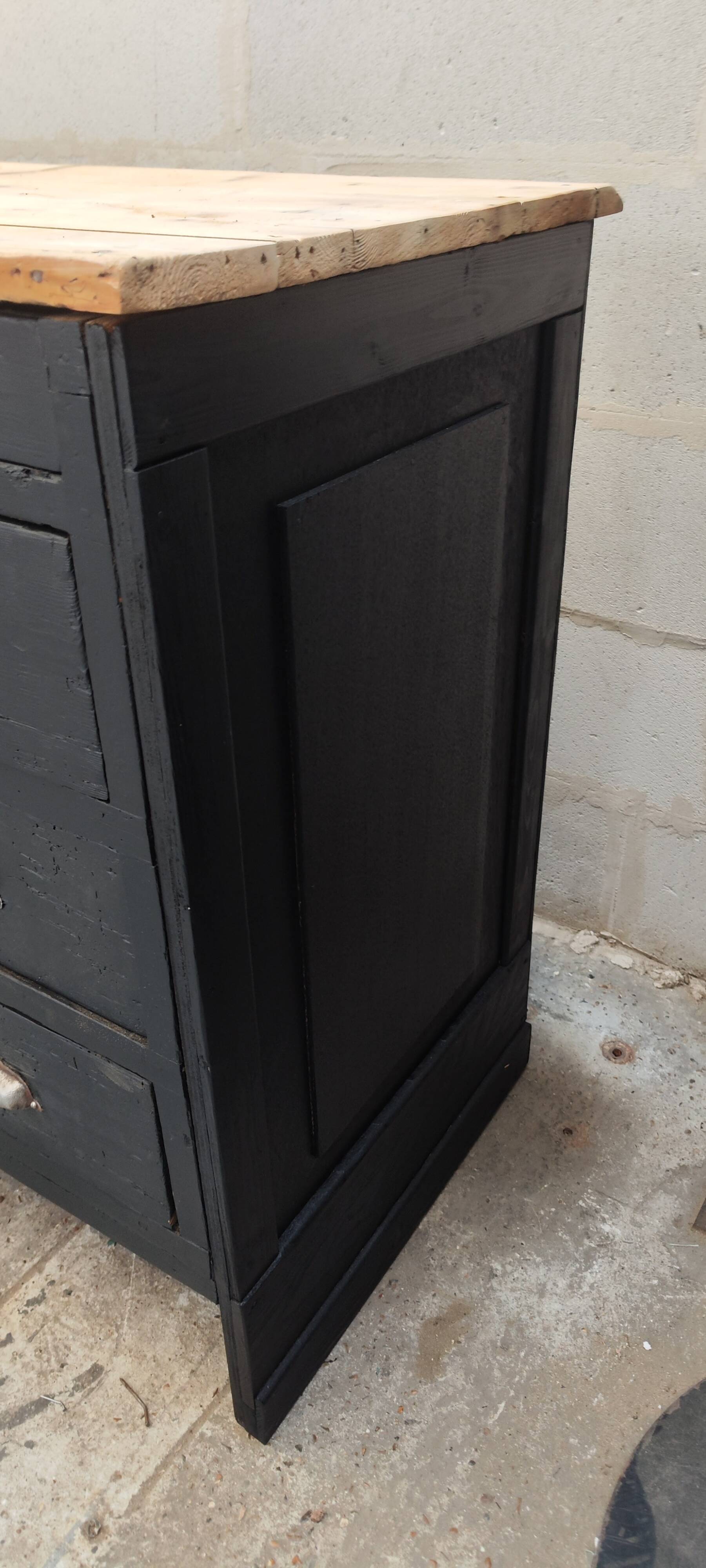 Ancien comptoir à tiroir patine noire