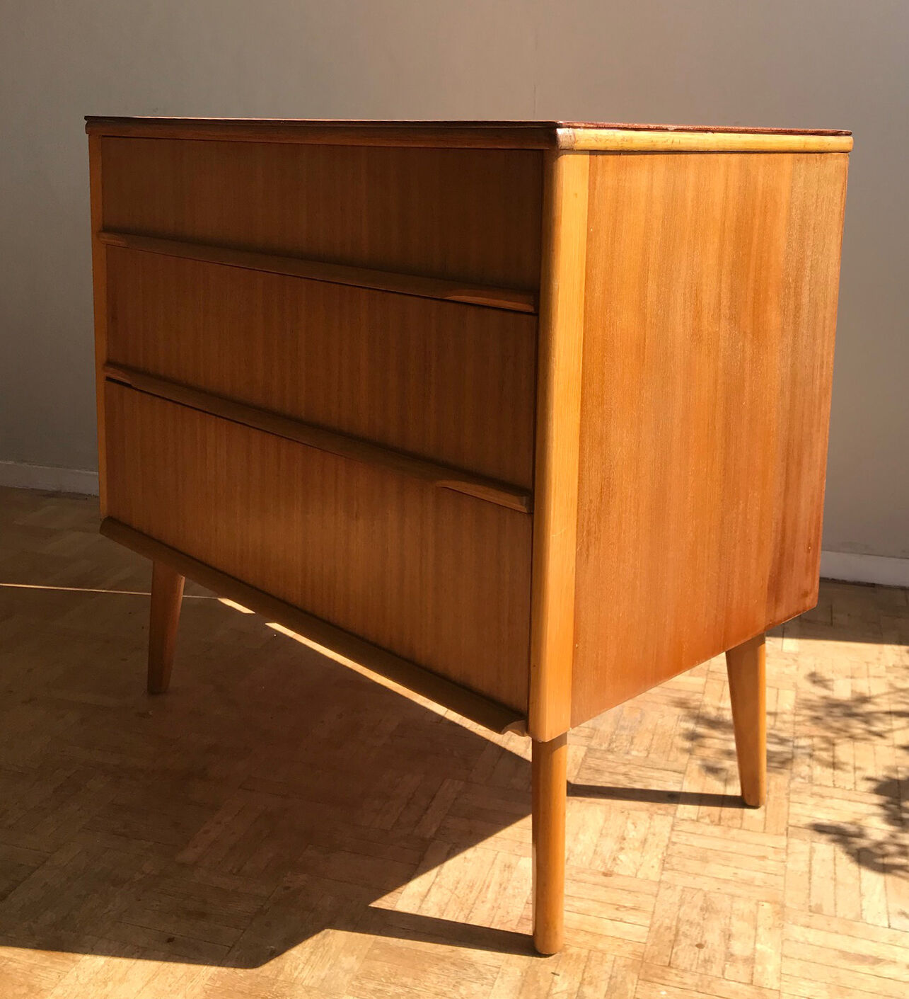 Compass feet chest of drawers from the 1960s