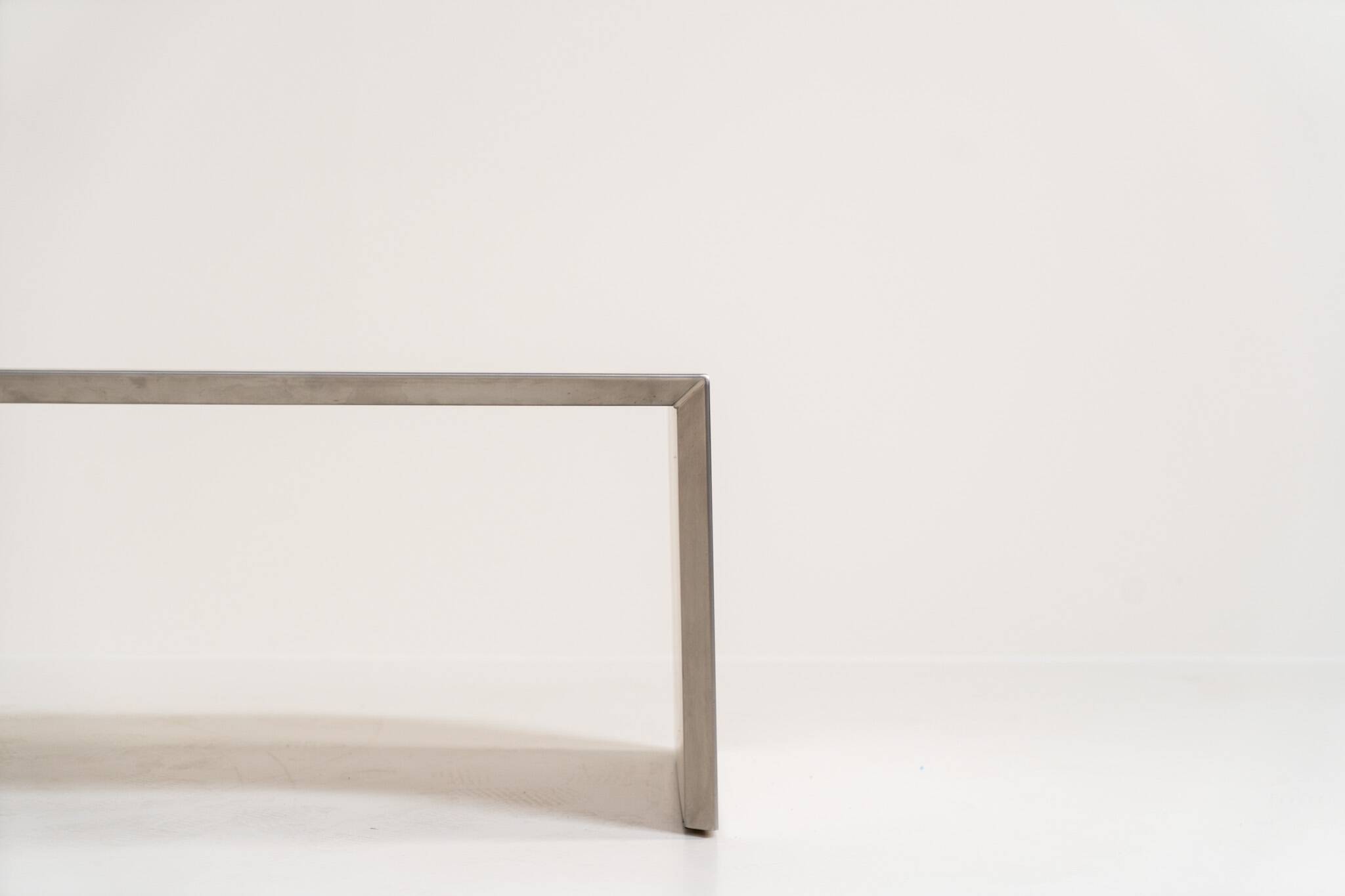 Table basse en acier inoxydable brossé