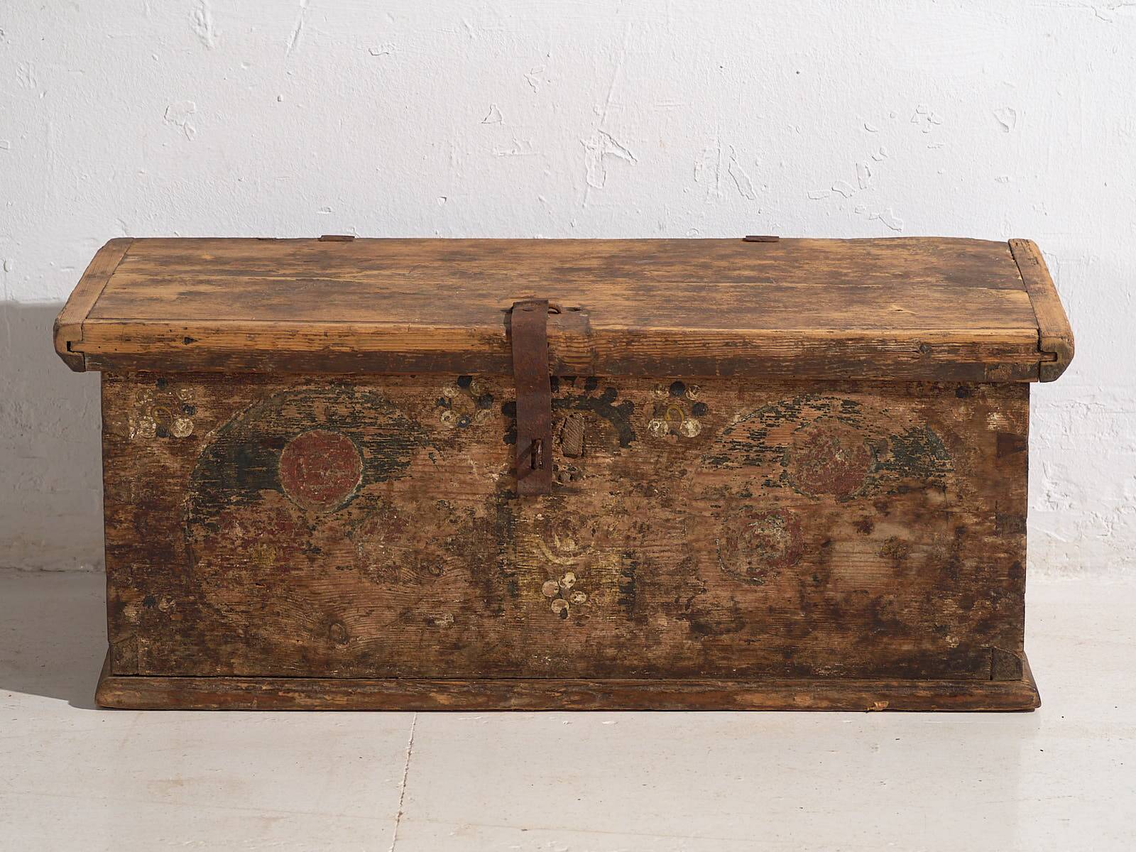 Antique chest painted with floral motifs (c.1900) #72
