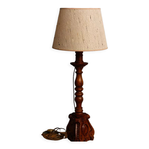 Lampe en bois sculpté, abat-jour