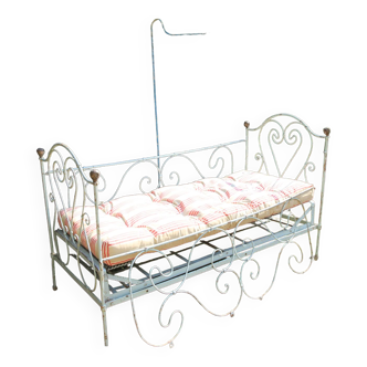 Lit enfant vintage avec matelas et édredon