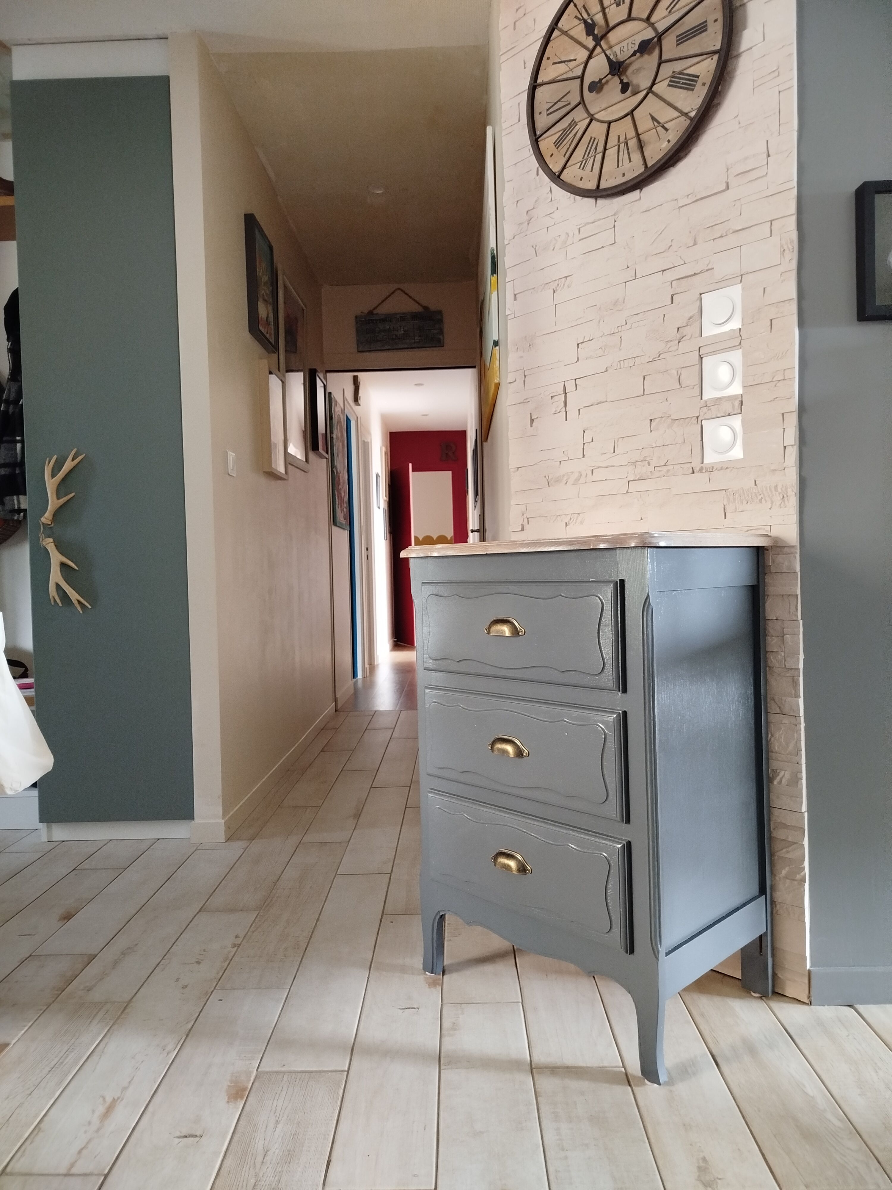Chest of drawers
