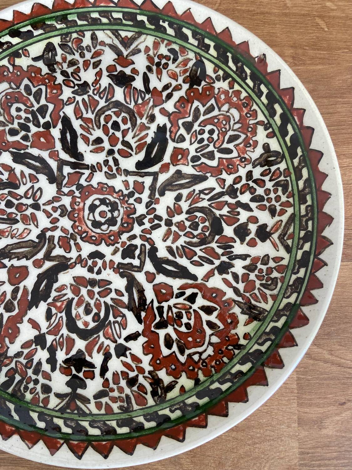 Assiette décorative en céramique