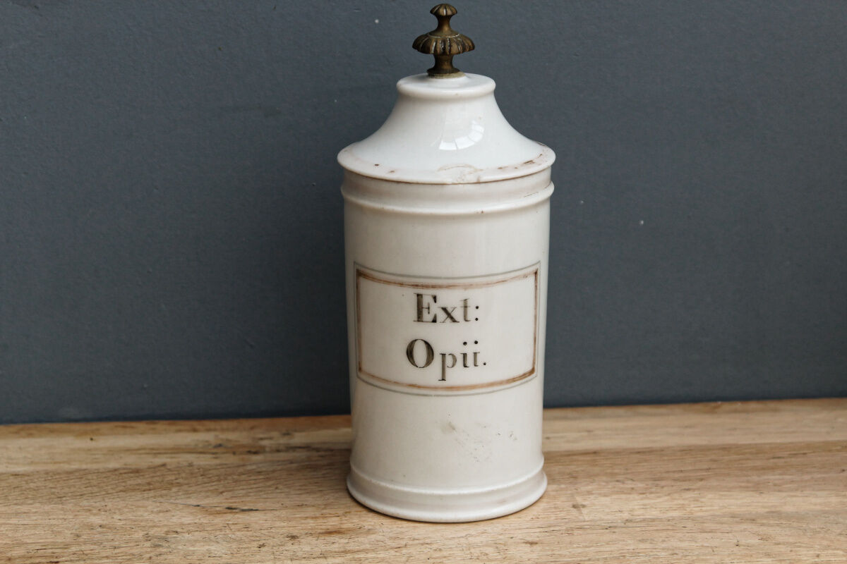 Paris porcelain pharmacy pot