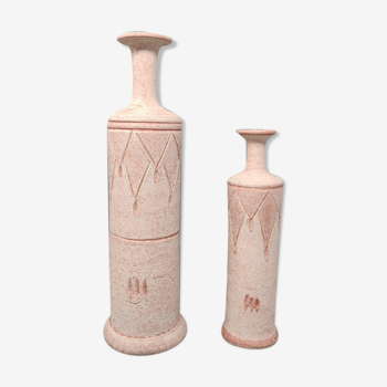 Paire de vases en céramique de couleur rose antique. Fabriqué en Italie