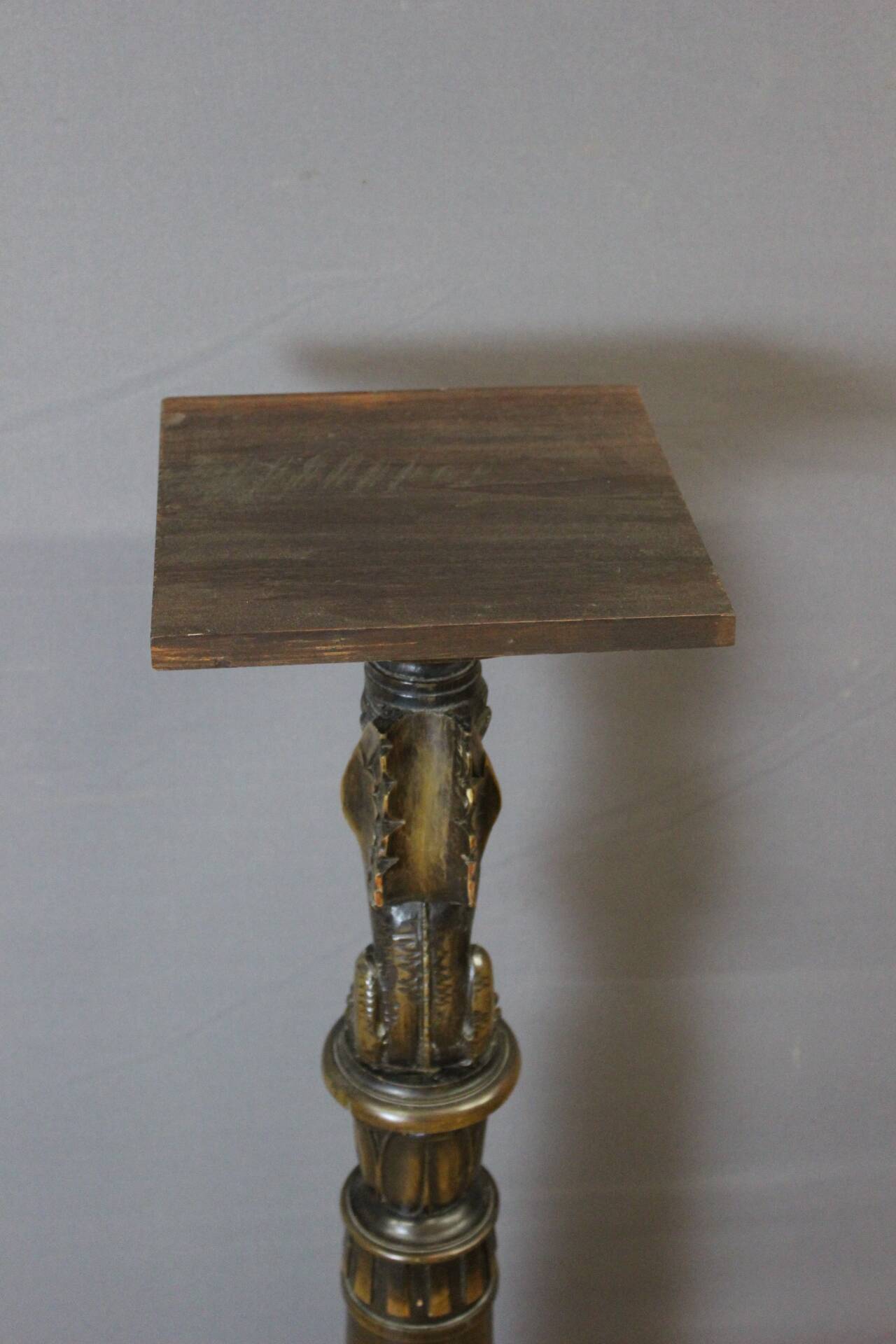 Presentation column with a carved Sphinx decoration from around 1900.