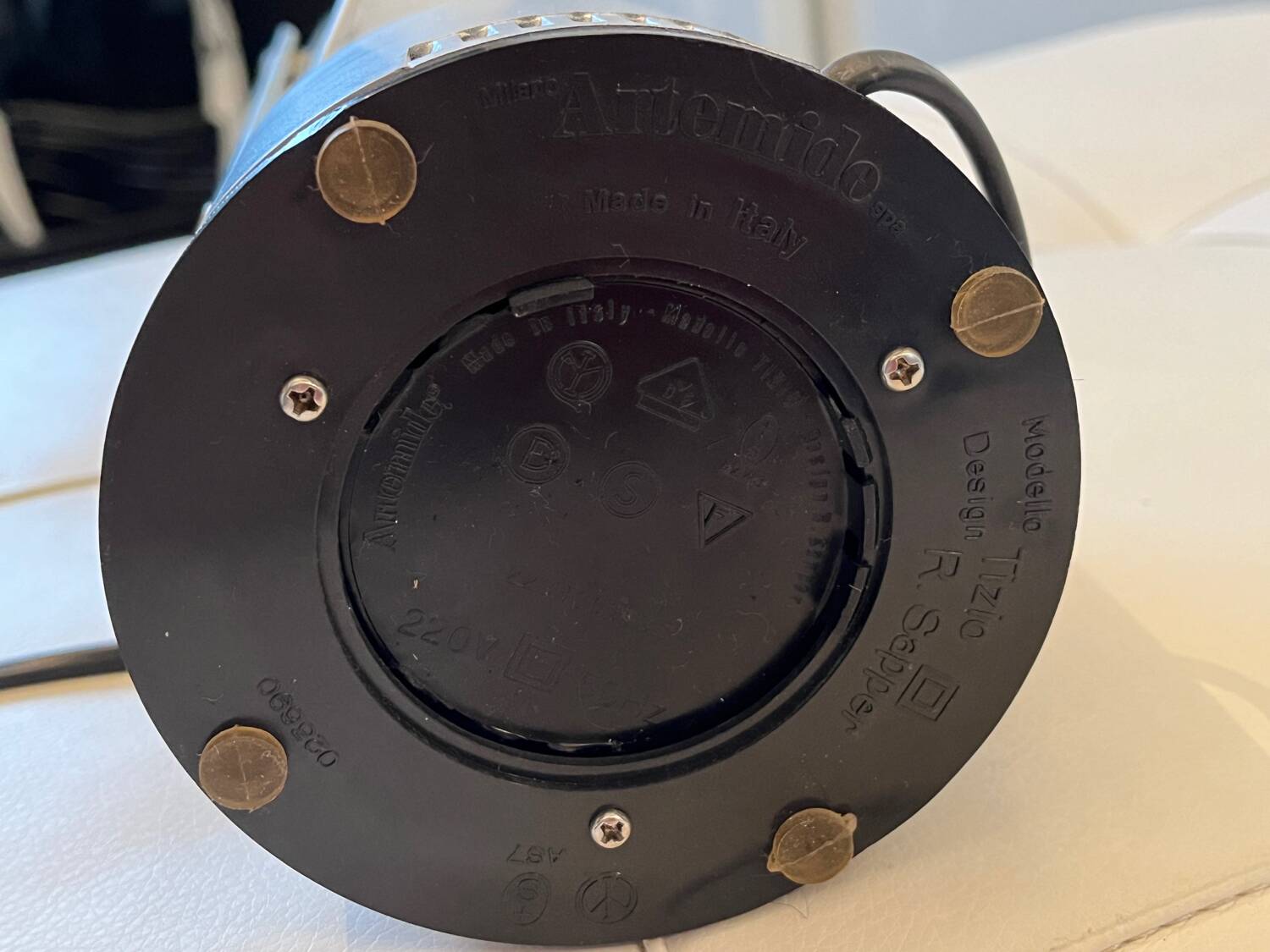 Artemide Tizio articulated desk lamp