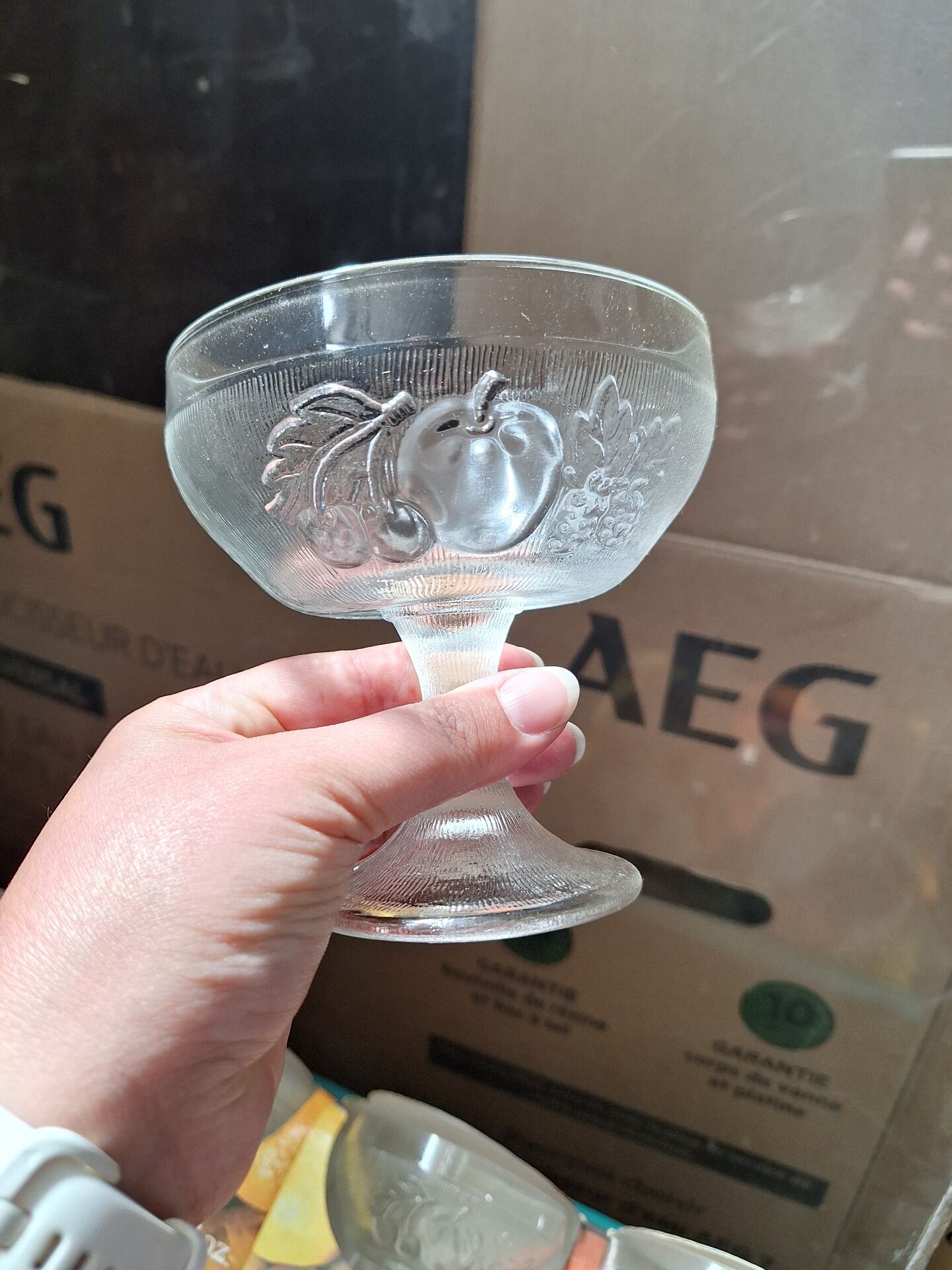 Set of 8 glass fruit salad bowls, ice cream cups, mousse.