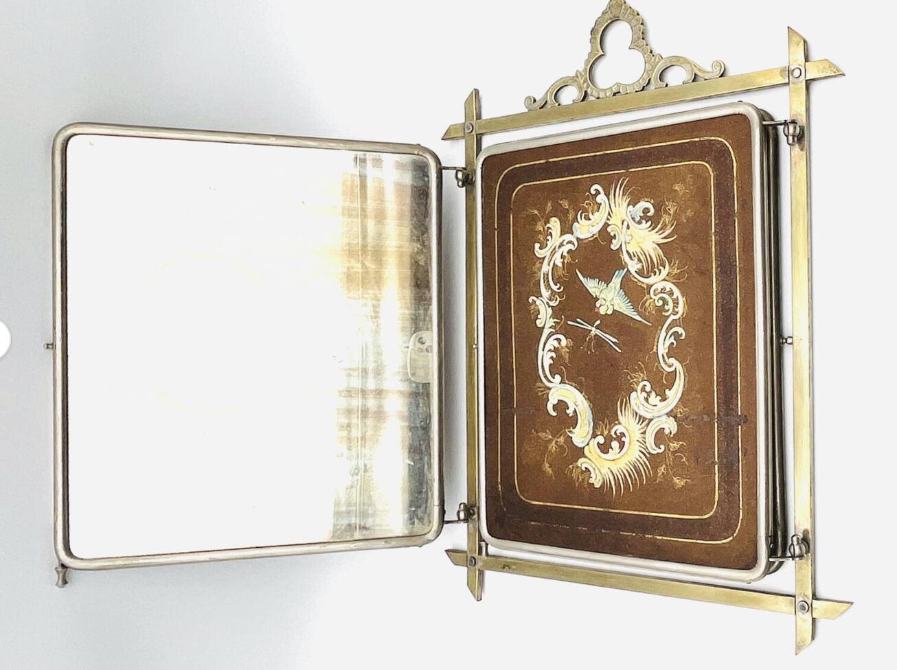 Triptych barber mirror in brass and engraved leather