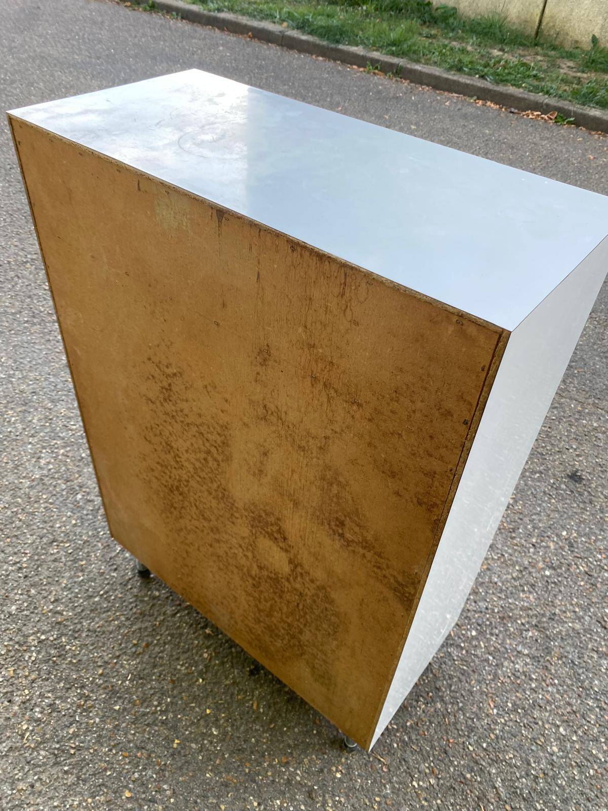 Vintage white wooden bathroom furniture — Chrome legs 70s design