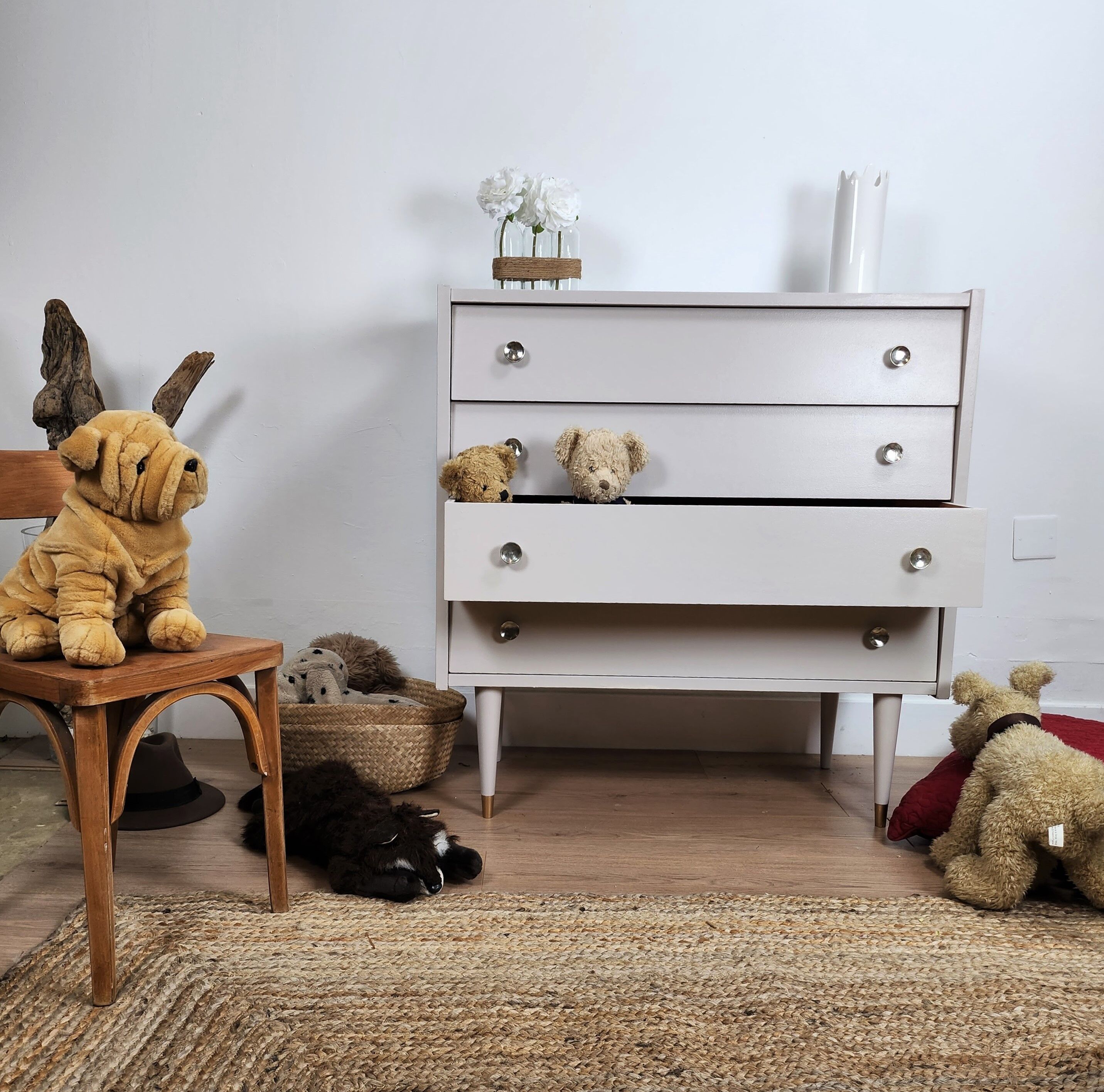 Vintage chest of drawers year 60