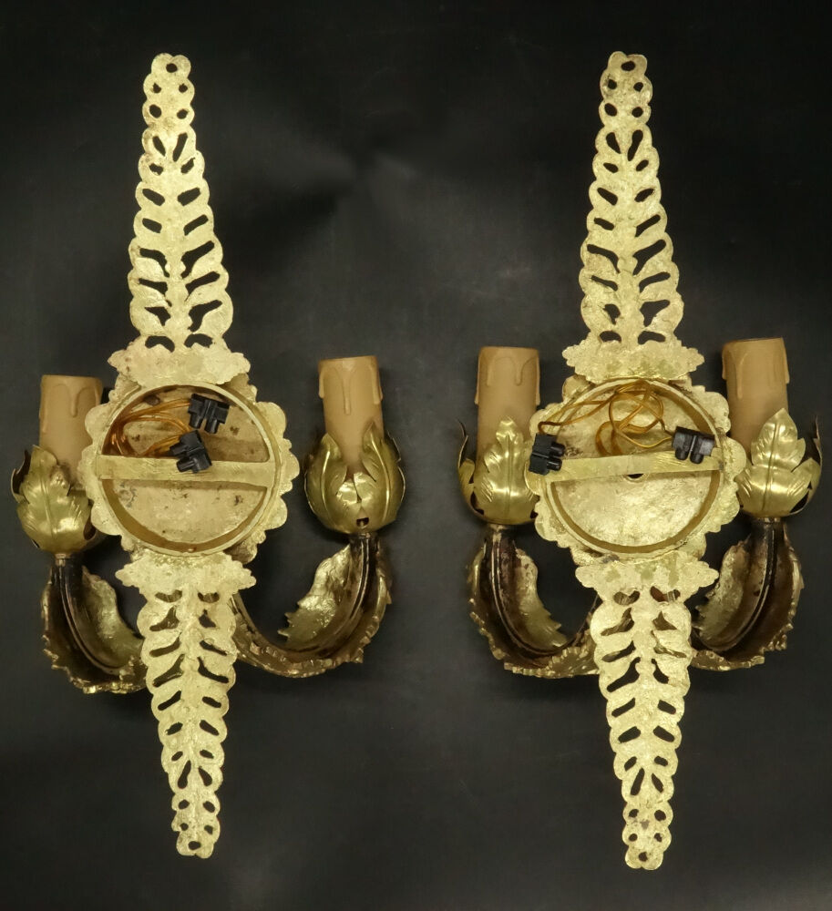 Pair of wall sconces with mask motifs in Empire style from the early 1900s - gilded bronze.