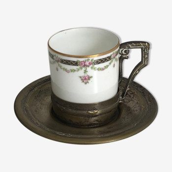 Tasse en porcelaine blanche L.B vieux Limoges et sa soucoupe en métal doré