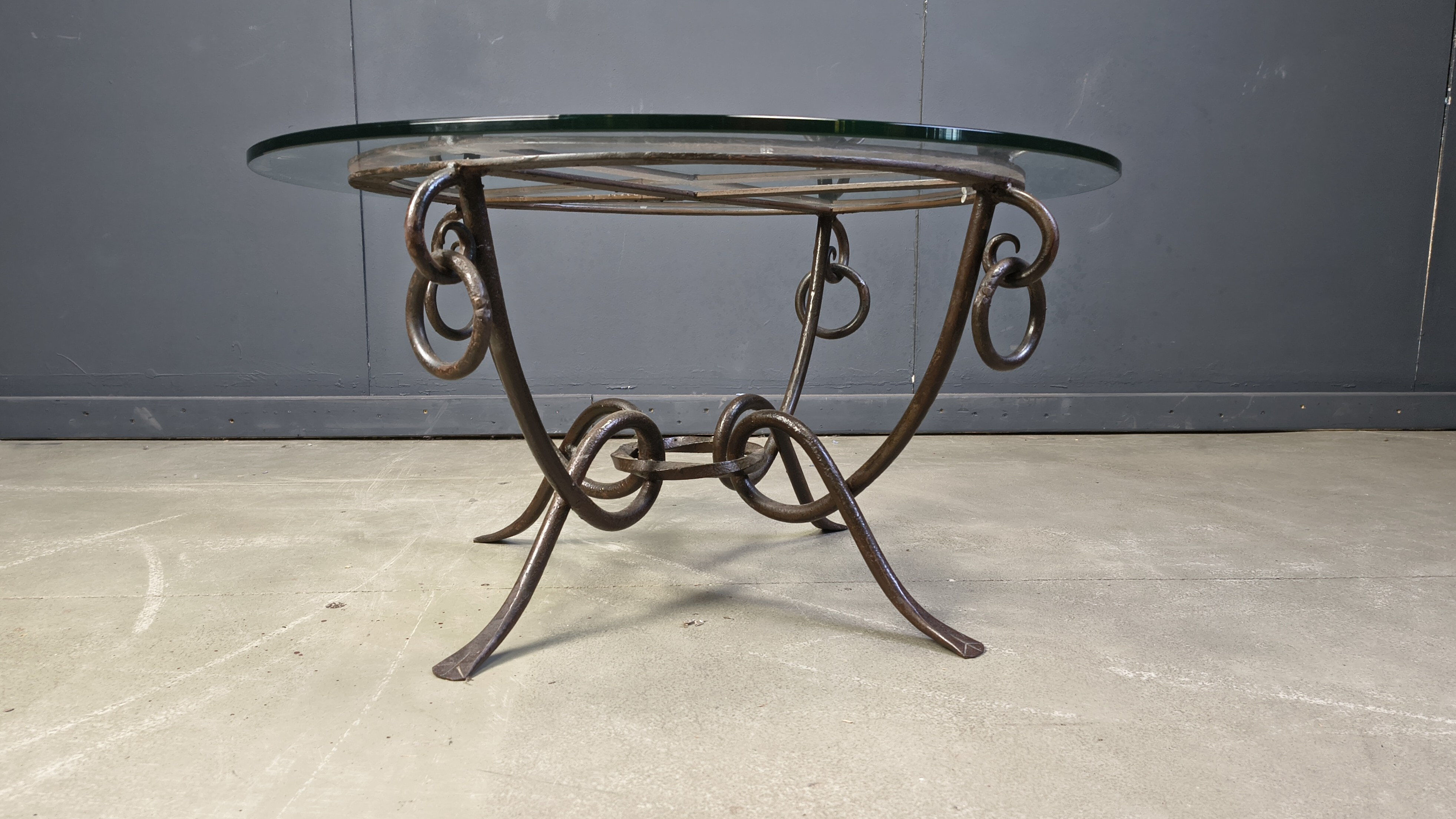 Table basse en fer forgé par René Drouet, années 1940.
