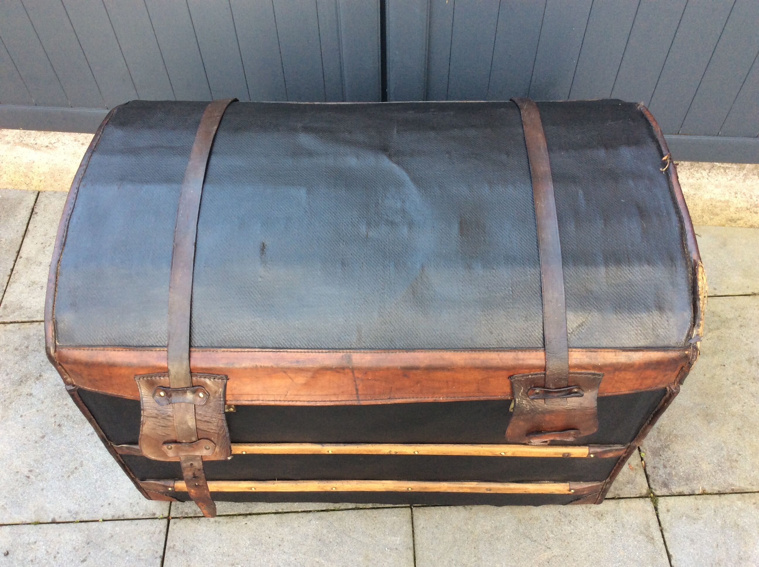 Remarkable and imposing old carriage trunk renovated