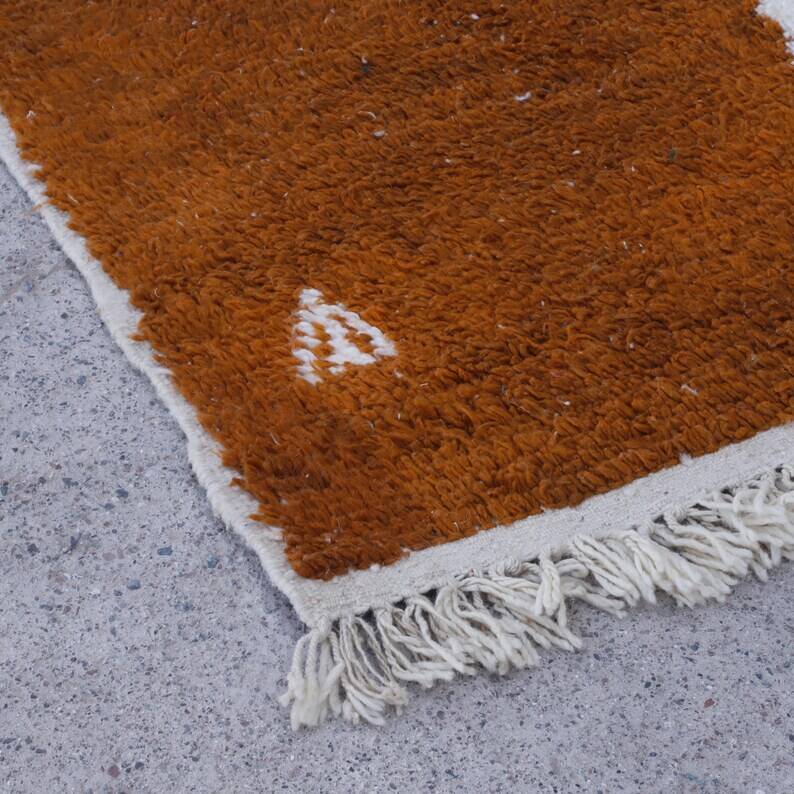 Moroccan rug in natural wool, 250cm x 150cm