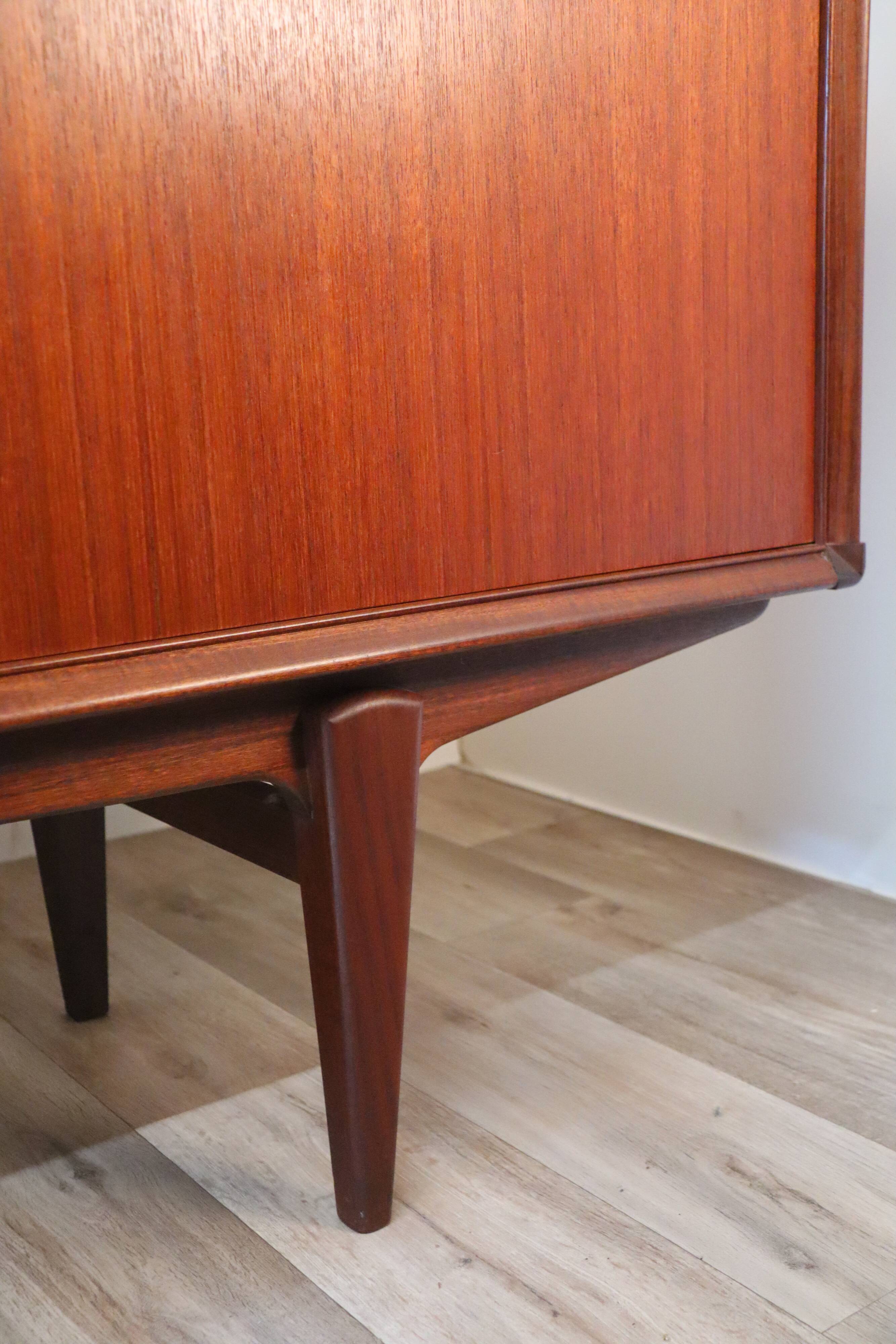 Scandinavian row in solid teak 1960