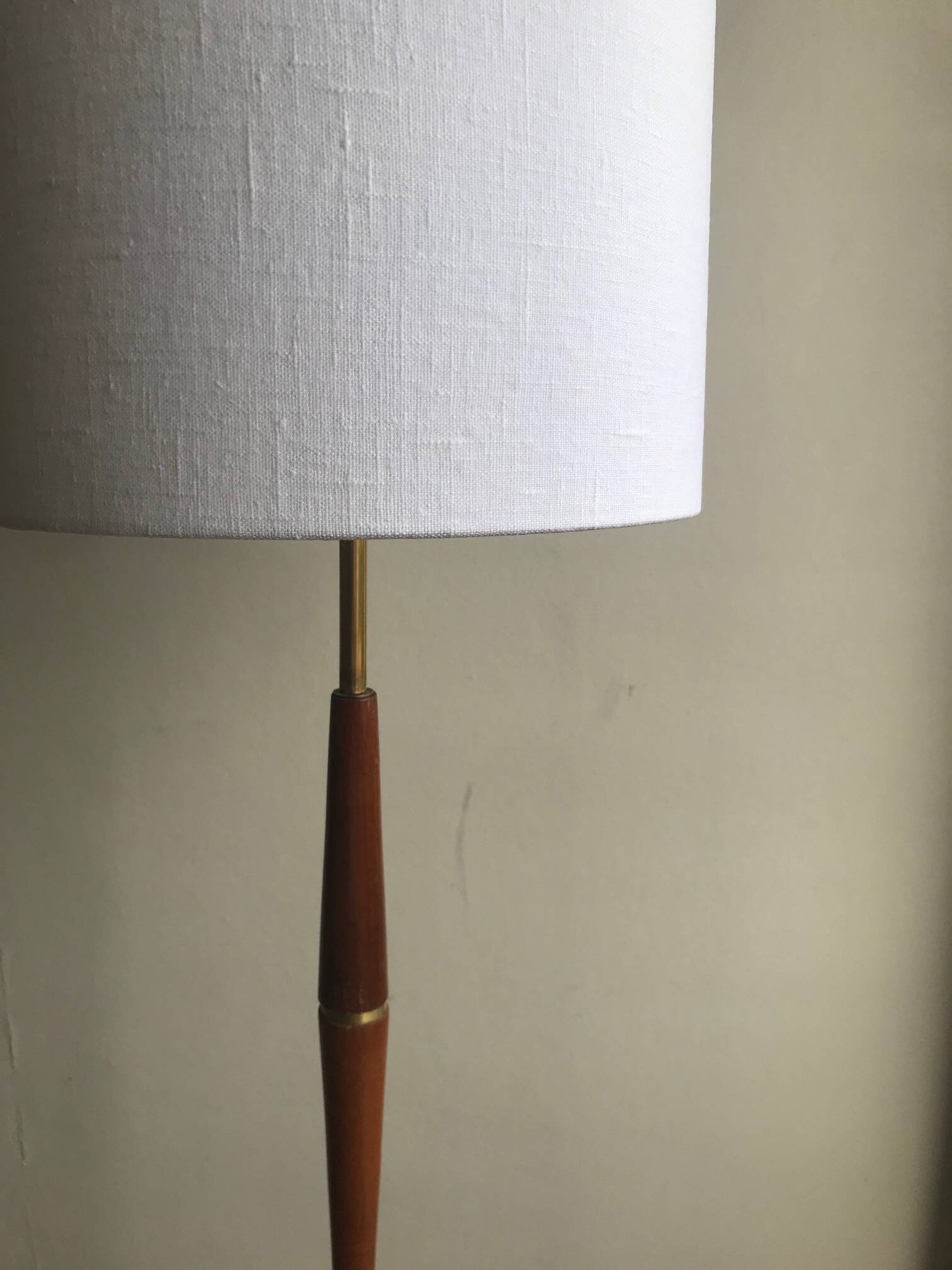 Scandinavian floor lamp in teak and brass - 1960