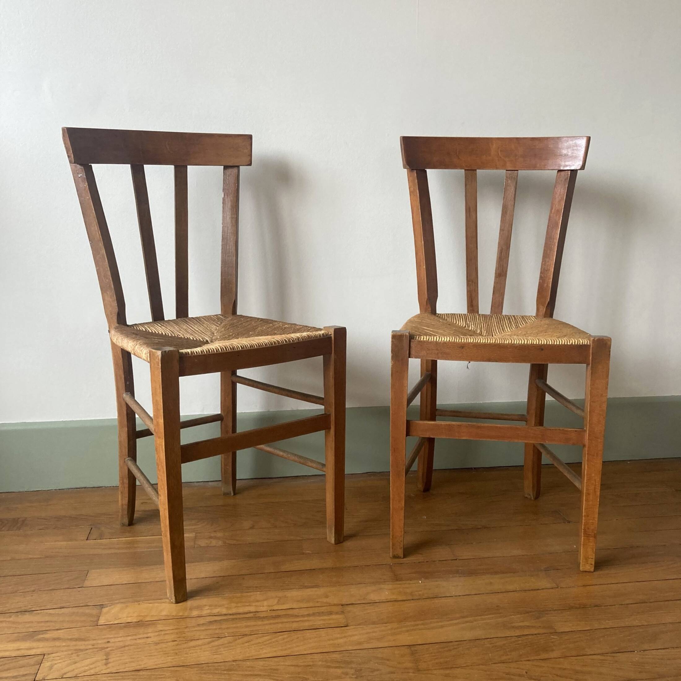 Set of 2 old mulched wooden chairs