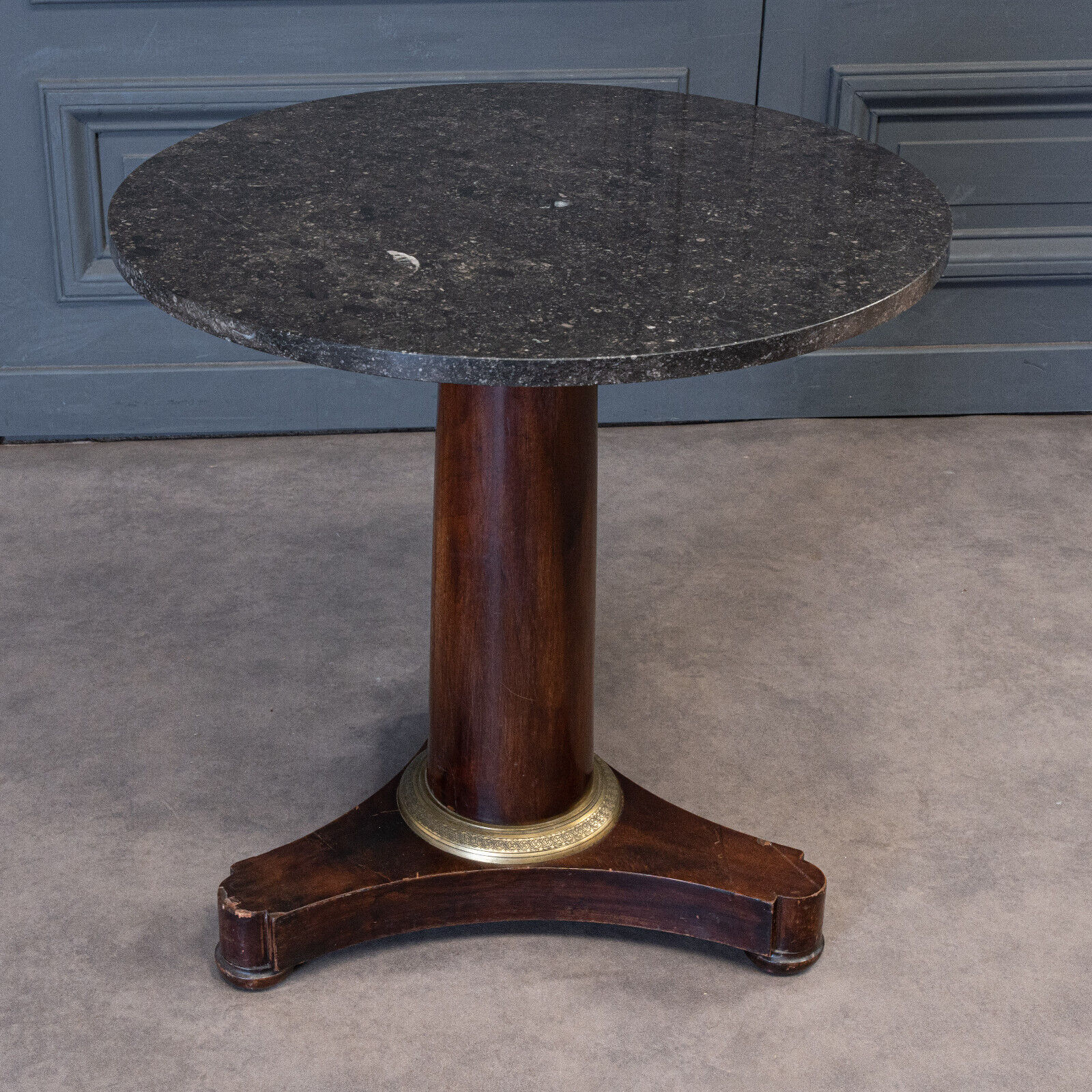 Mahogany pedestal table was central foot tripod gray marble of Sainte Anne nineteenth
