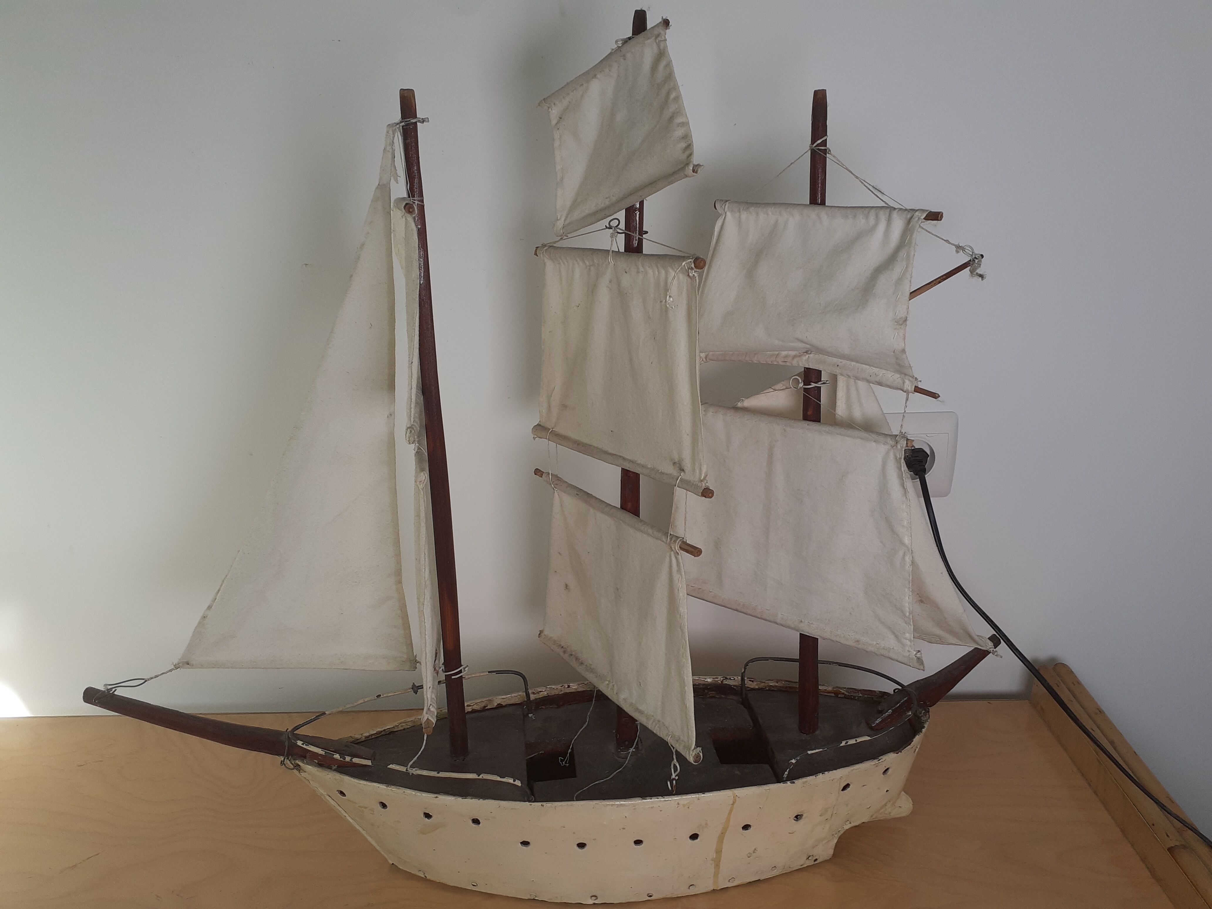 Model of sailboat 3 masts navigable bois blanc