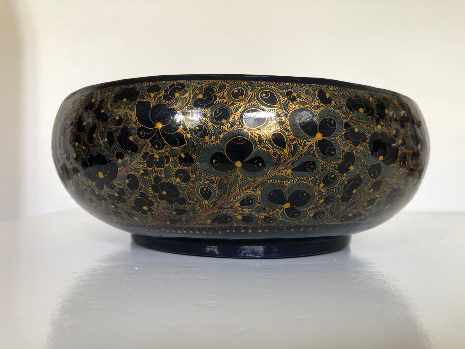 Antique black lacquered wooden coupe with gold decoration - late 19th century