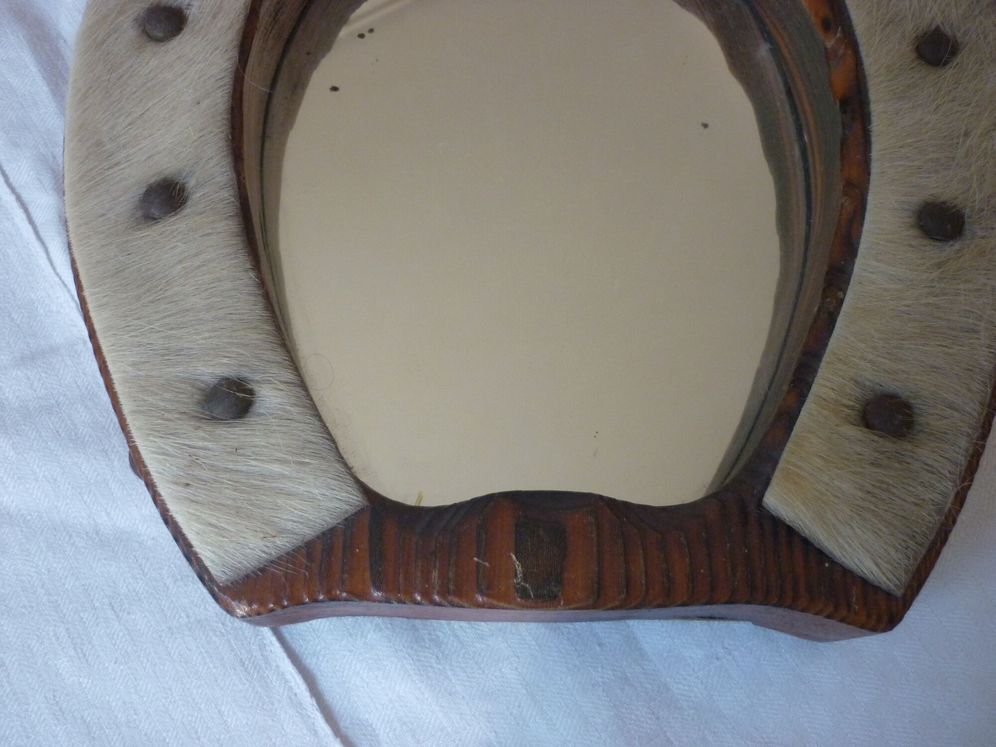 Vintage mirror wood and fur in the shape of horseshoe 25x33cm
