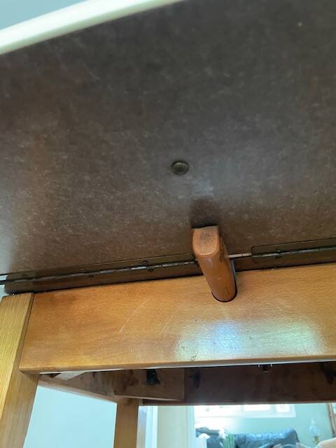 1960s formica table with 2 drop-leaves