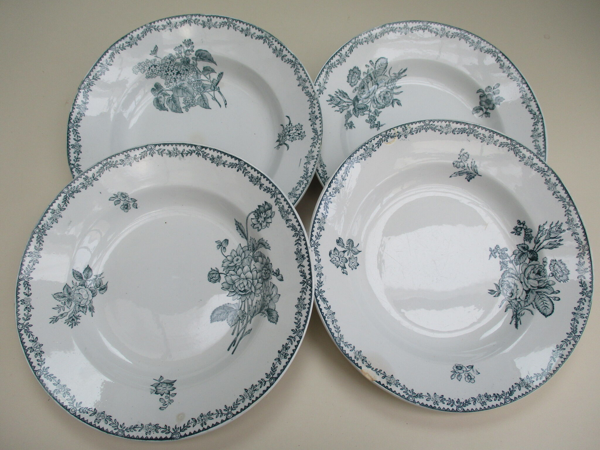 Terre de fer Saint Amand Hamage plates