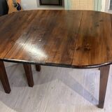 Extendable oval dining table