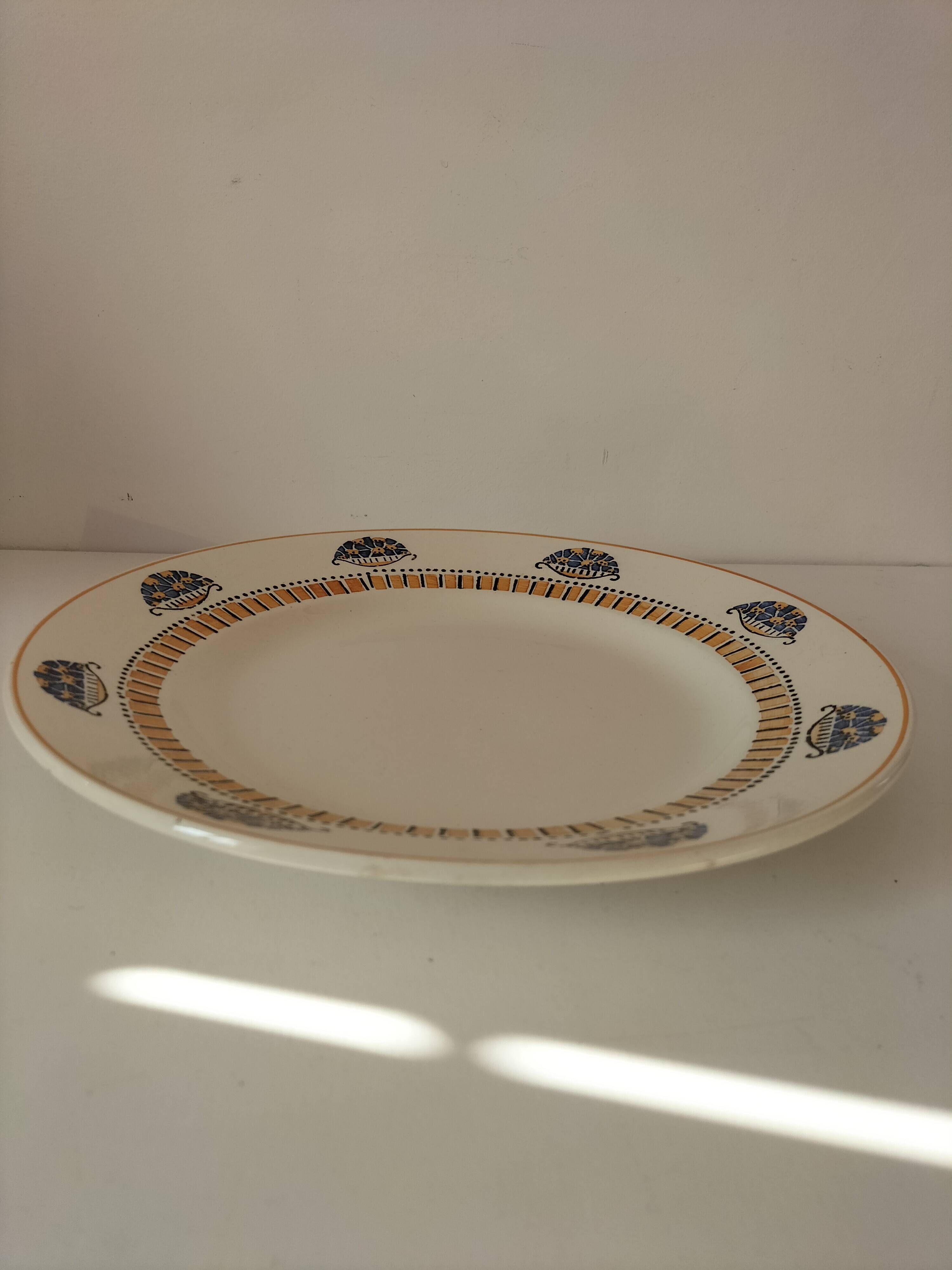 Round plate Longwy Art Deco