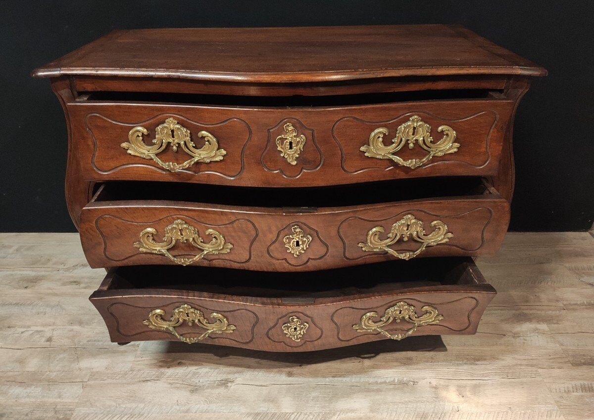 Bordelaise Tomb Commode 18th Century In Walnut