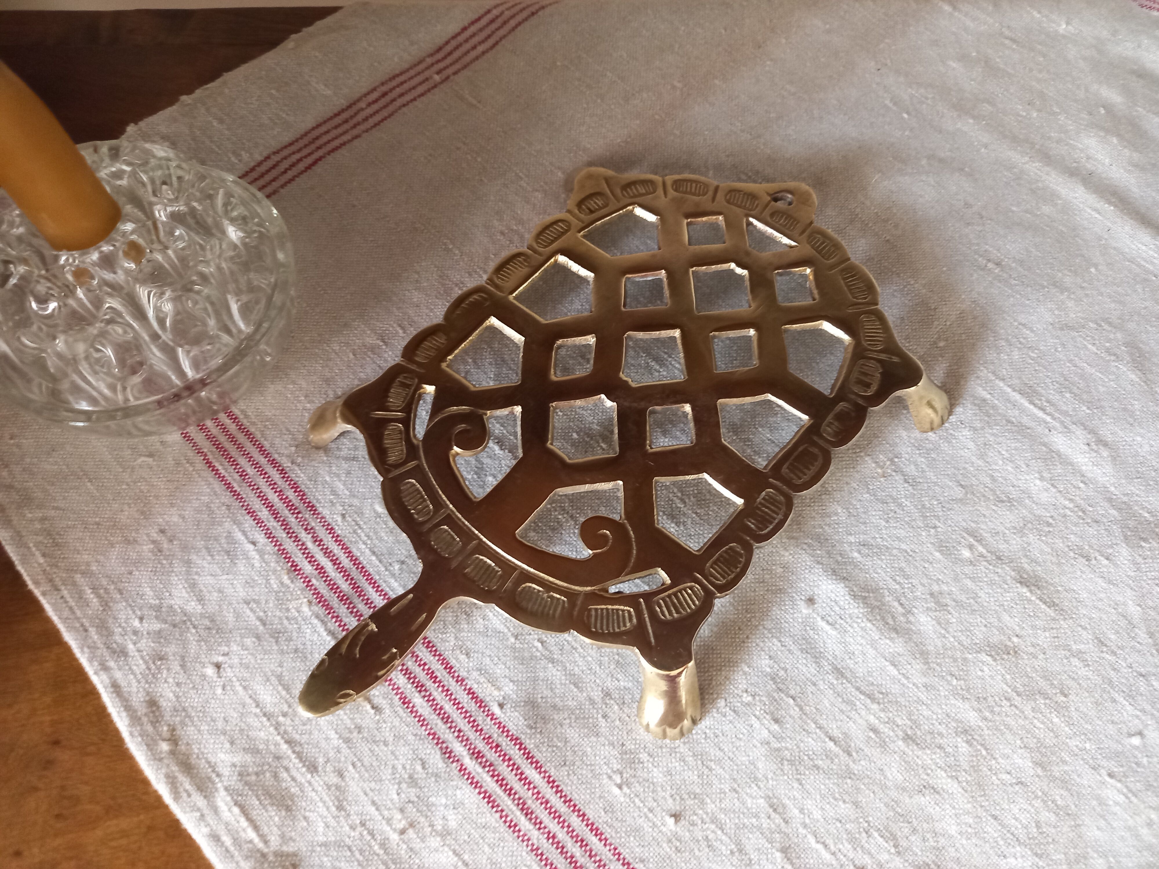 Brass turtle flat bottom