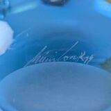 Pichet en verre soufflé à la main unique signé par un artisan du XXe siècle – Bleu vif