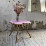 Table basse vintage en rotin rose