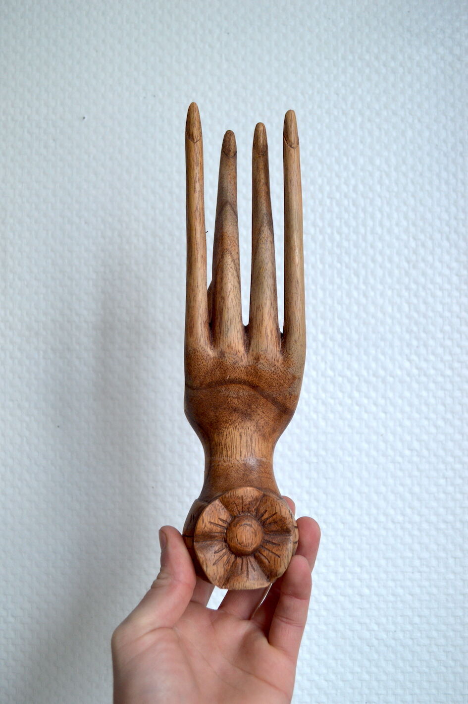 Hand of Buddha baguier carved wood