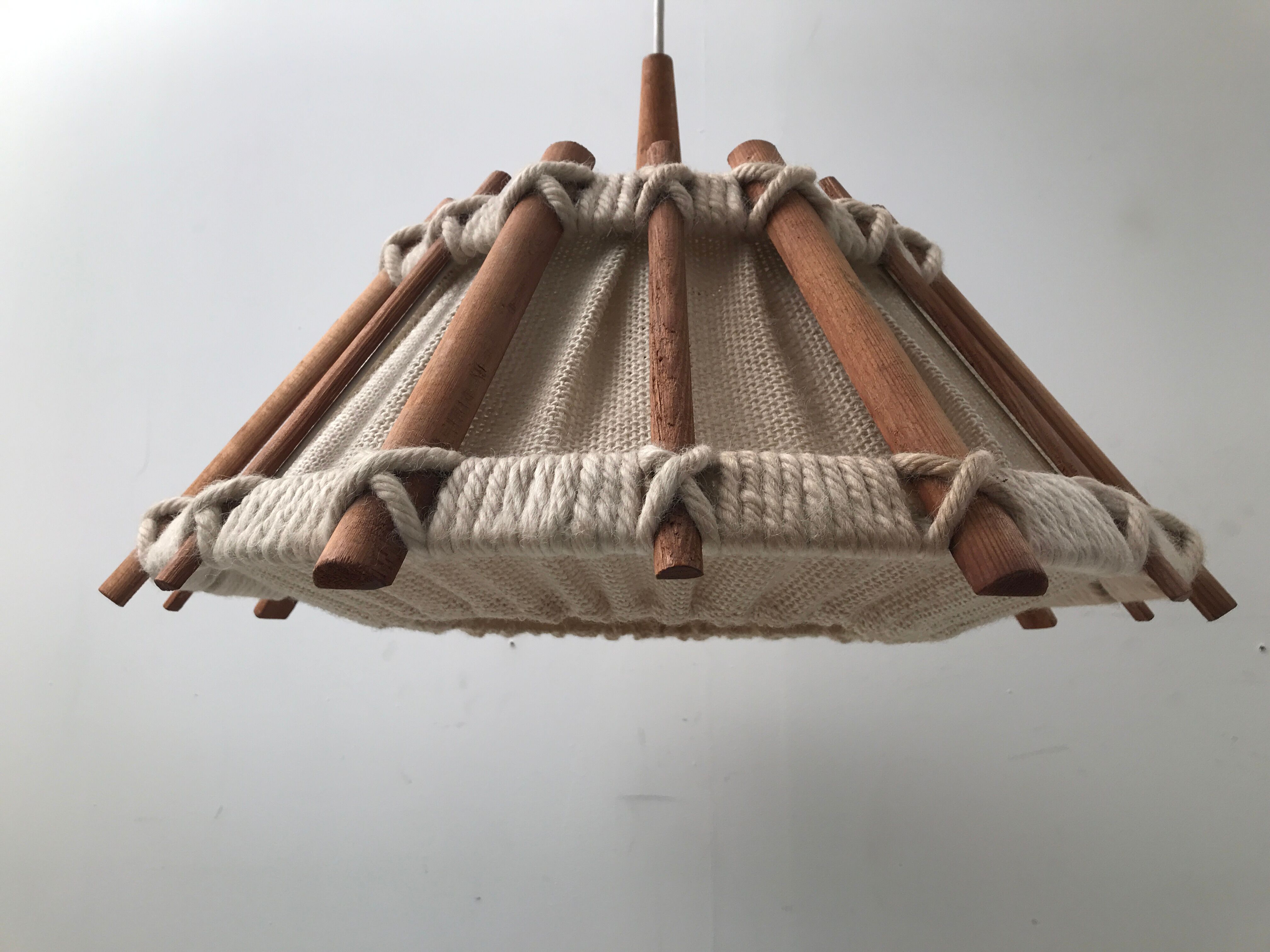 Hanging lamp in linen wood and wool