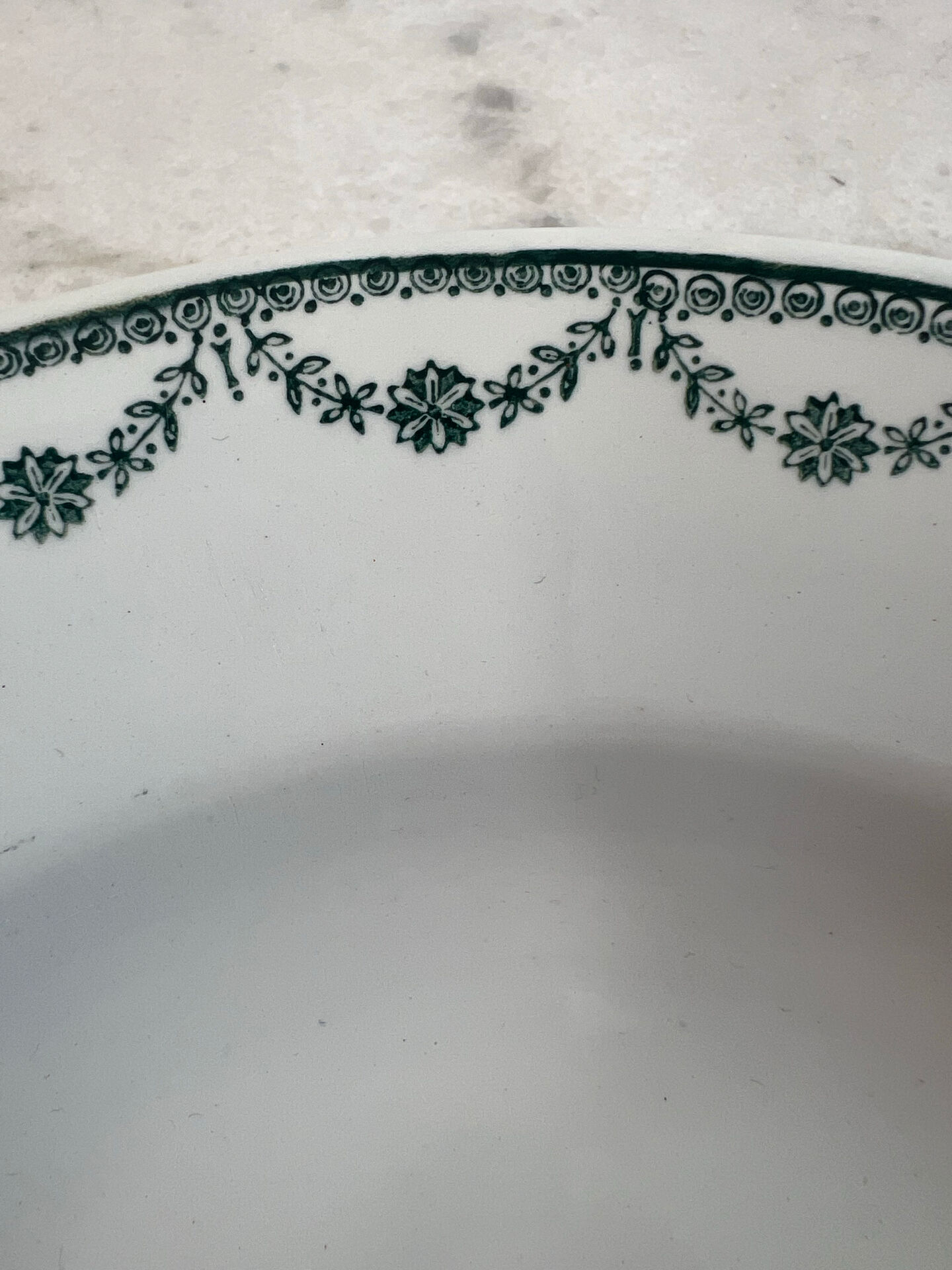 Green hollow plate Saint Amand 22.5cm