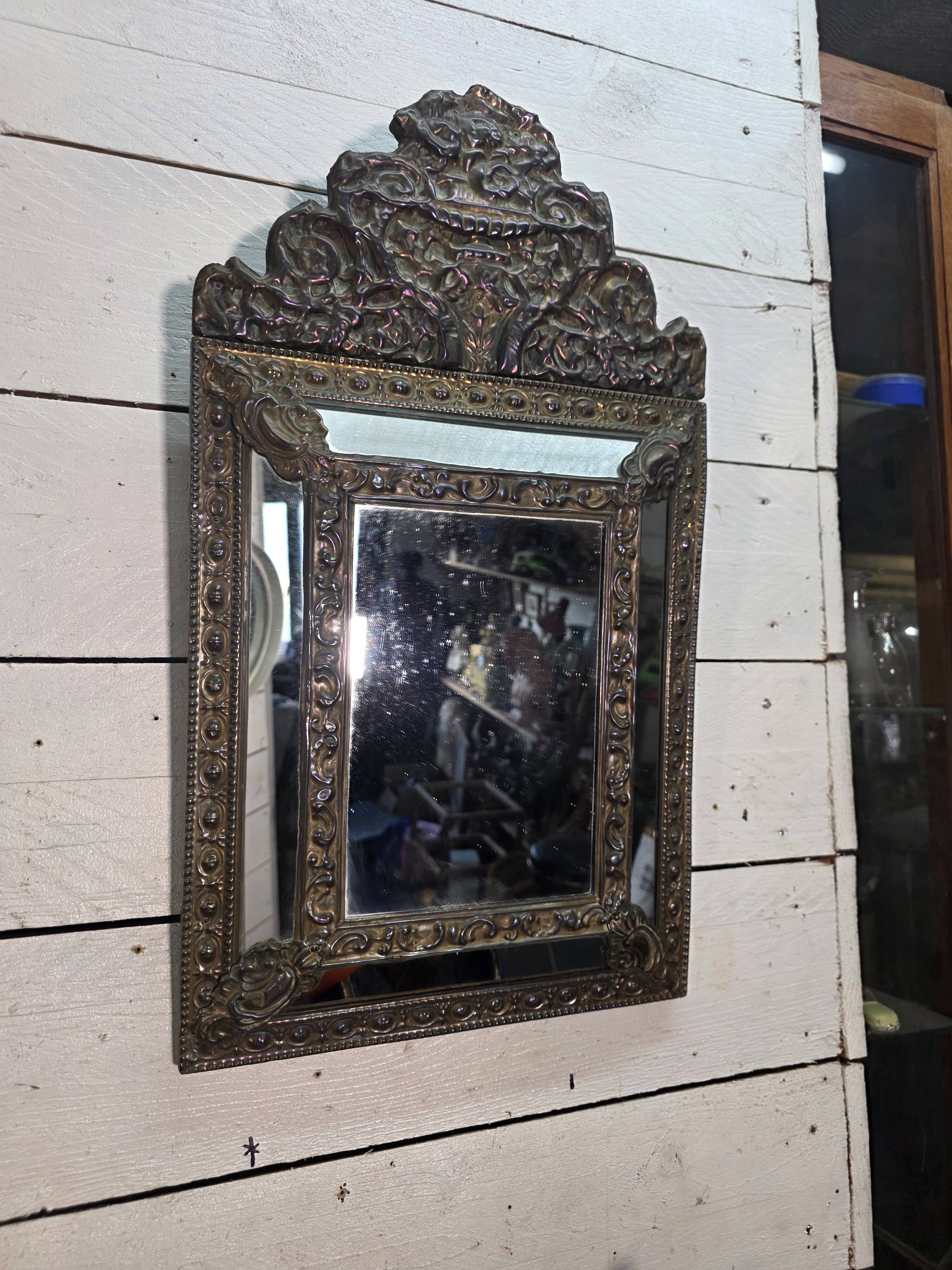Miroir en laiton à parcloses du XIXe
