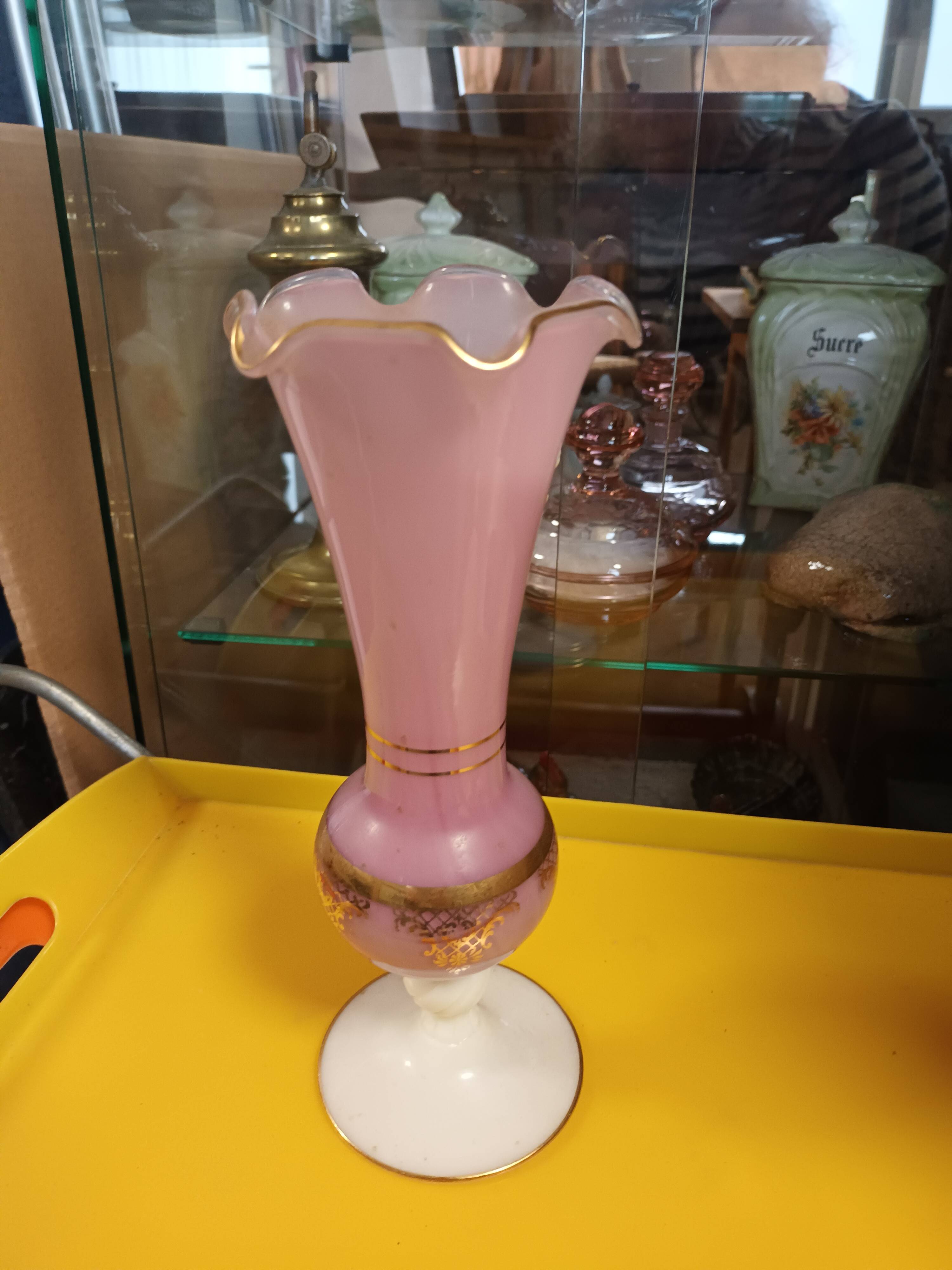 Opaline vase pink and white marquise