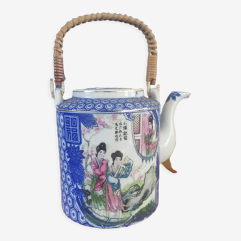 Japanese teapot "Geishas"