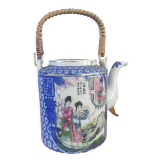 Japanese teapot "Geishas"