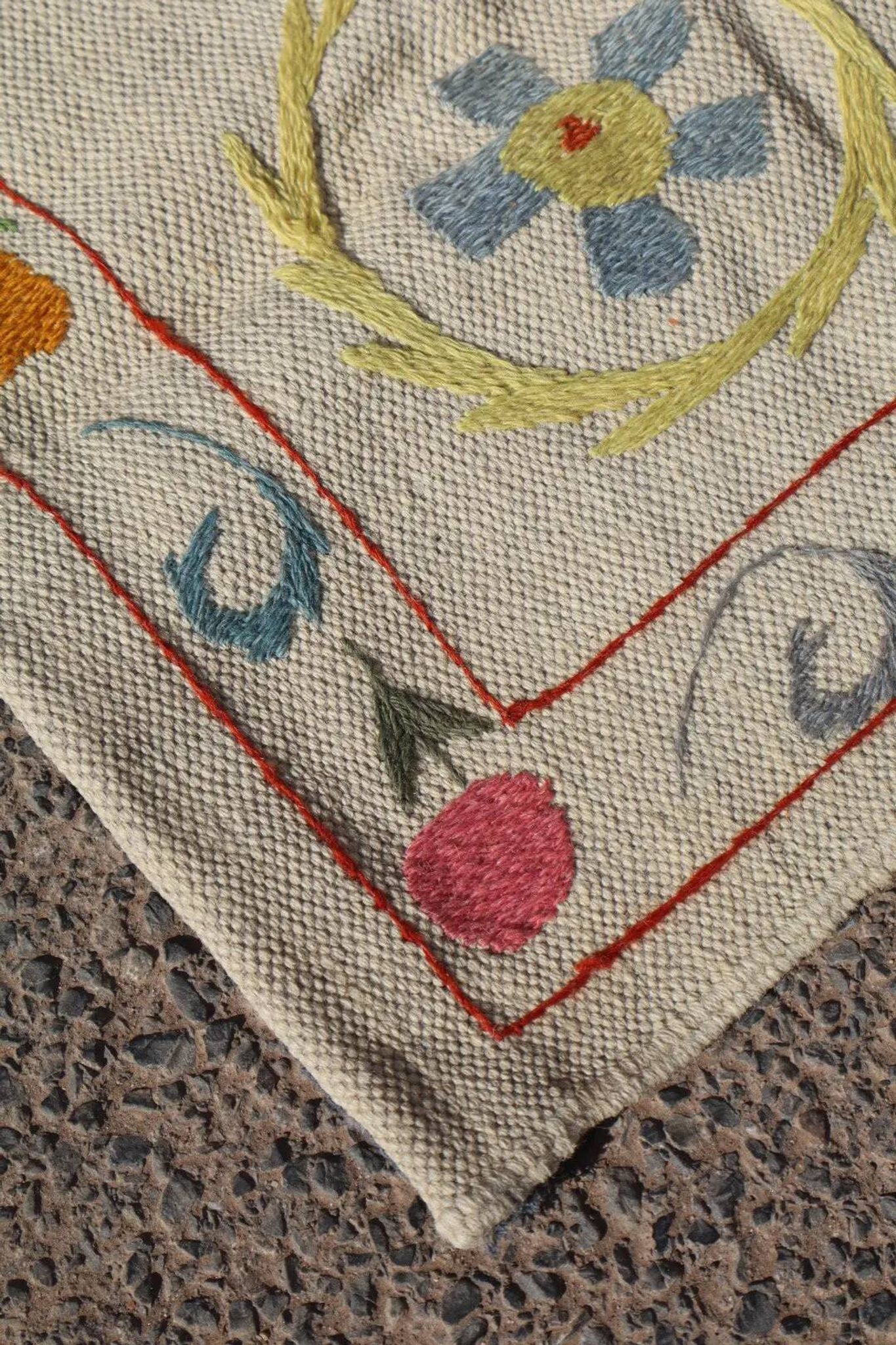 Multicoloured white kilim rug – 238 x 159 cm