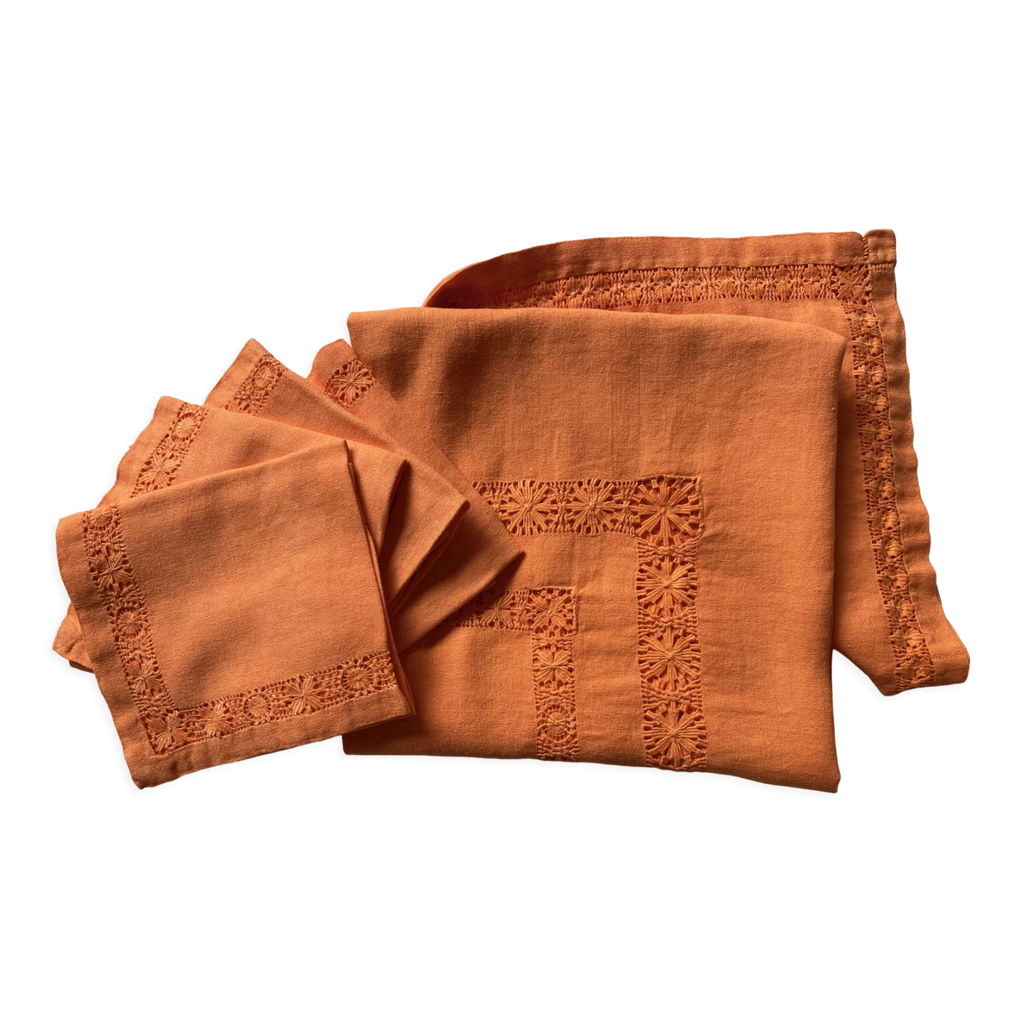 Old embroidered tablecloth "mandarin" and its 6 towels, 130x130 cm, métis