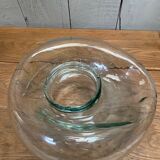 Bocal ancien en verre déformé